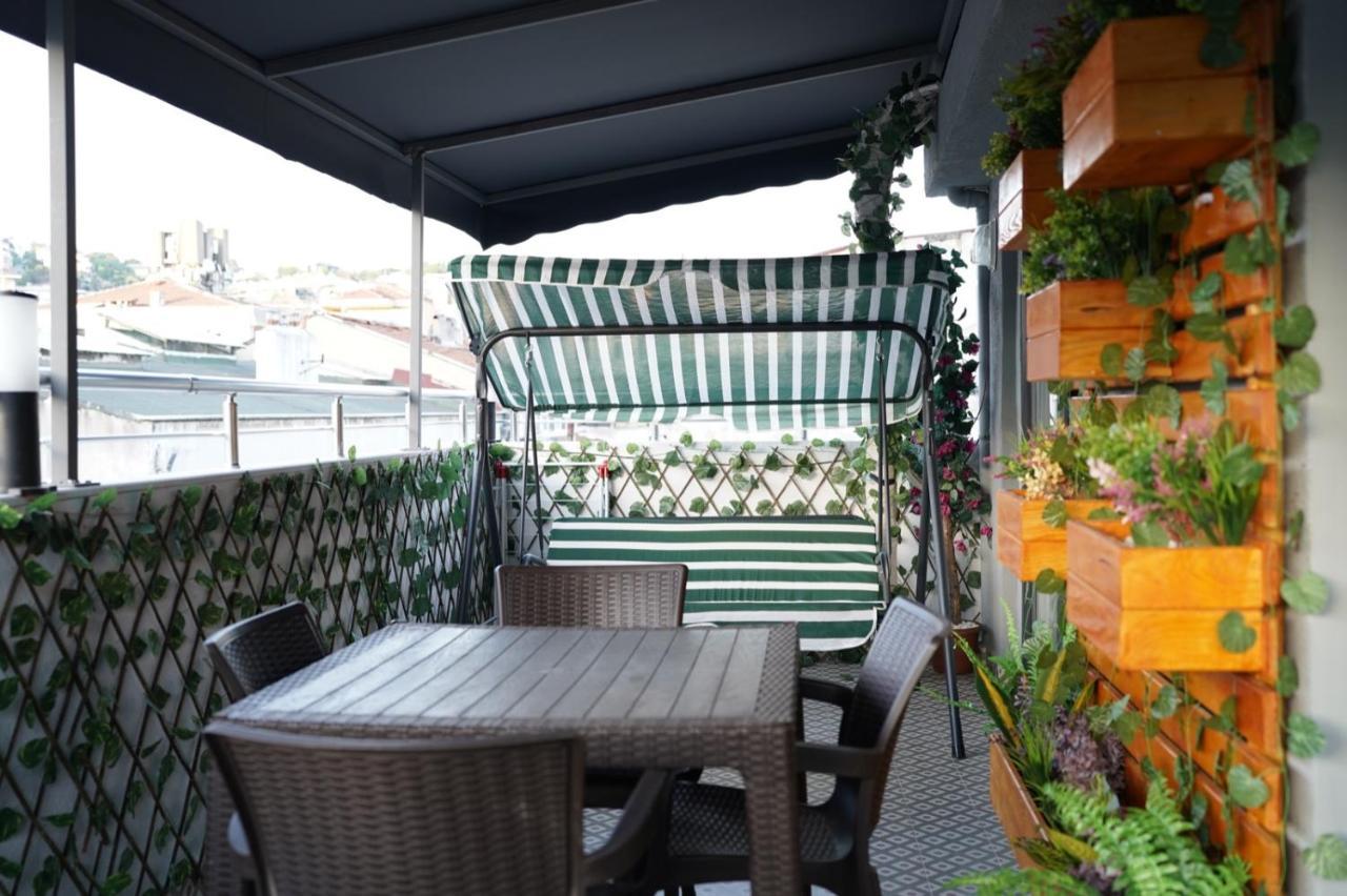 Middle Village Istanbul Bagian luar foto